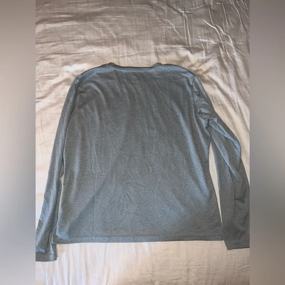 Nike Gray Long Sleeve Performance Top Size L